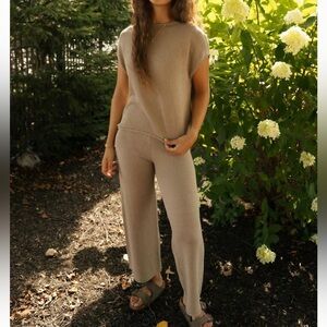 ⚡️⚡️$100 FLASH SALE ENDS AT MIDNIGHT⚡️⚡️
NWT - Z Supply
Wide Leg Pants & Top Set